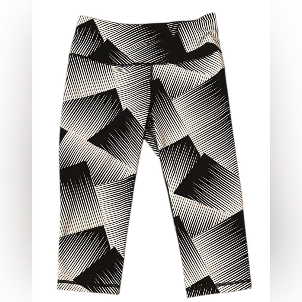 Victoria’s Secret Black and White Workout Athletic Capris Stripes Size Small